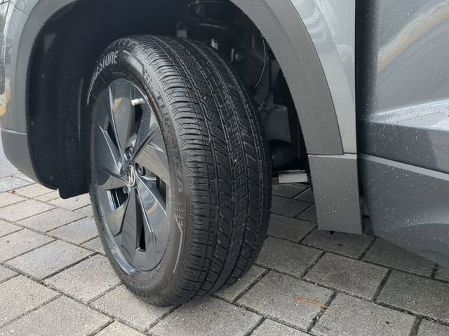 Certified 2025 Volkswagen Taos S FWD image 31