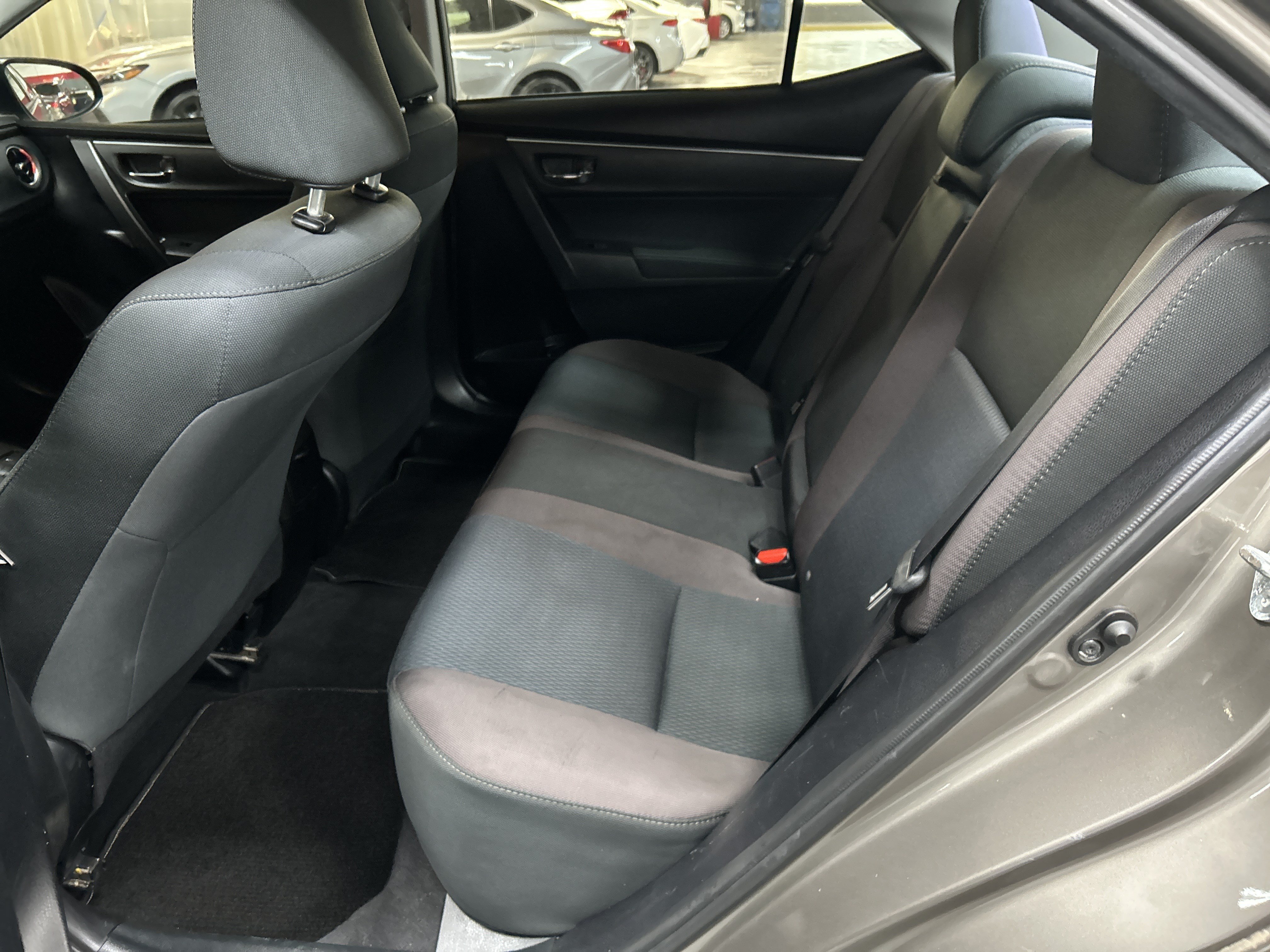 Used 2017 Toyota Corolla LE FWD image 29