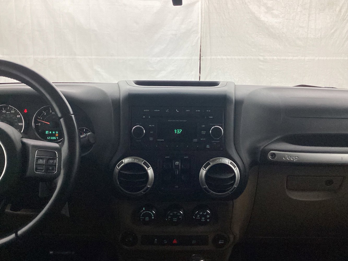 Used 2011 Jeep Wrangler Unlimited Sahara image 28