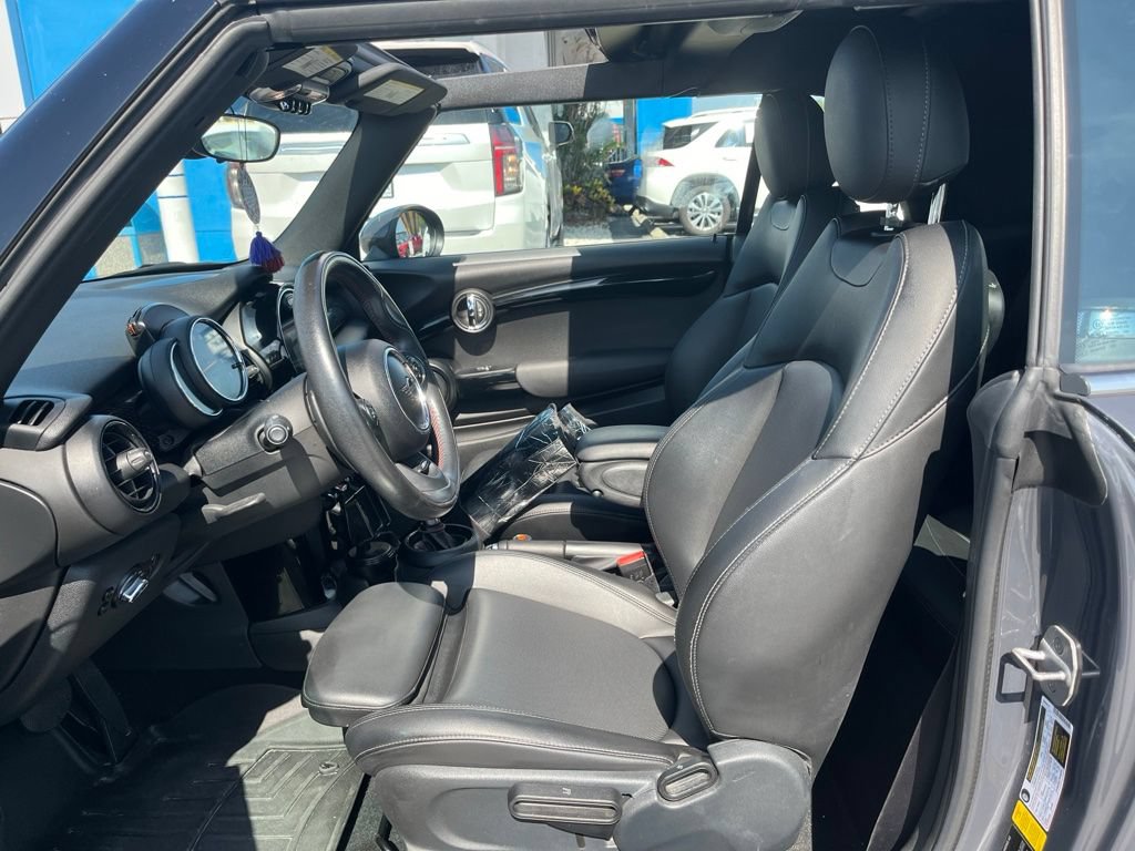 Used 2019 MINI Cooper S w/ Signature Upholstery Package FWD image 9