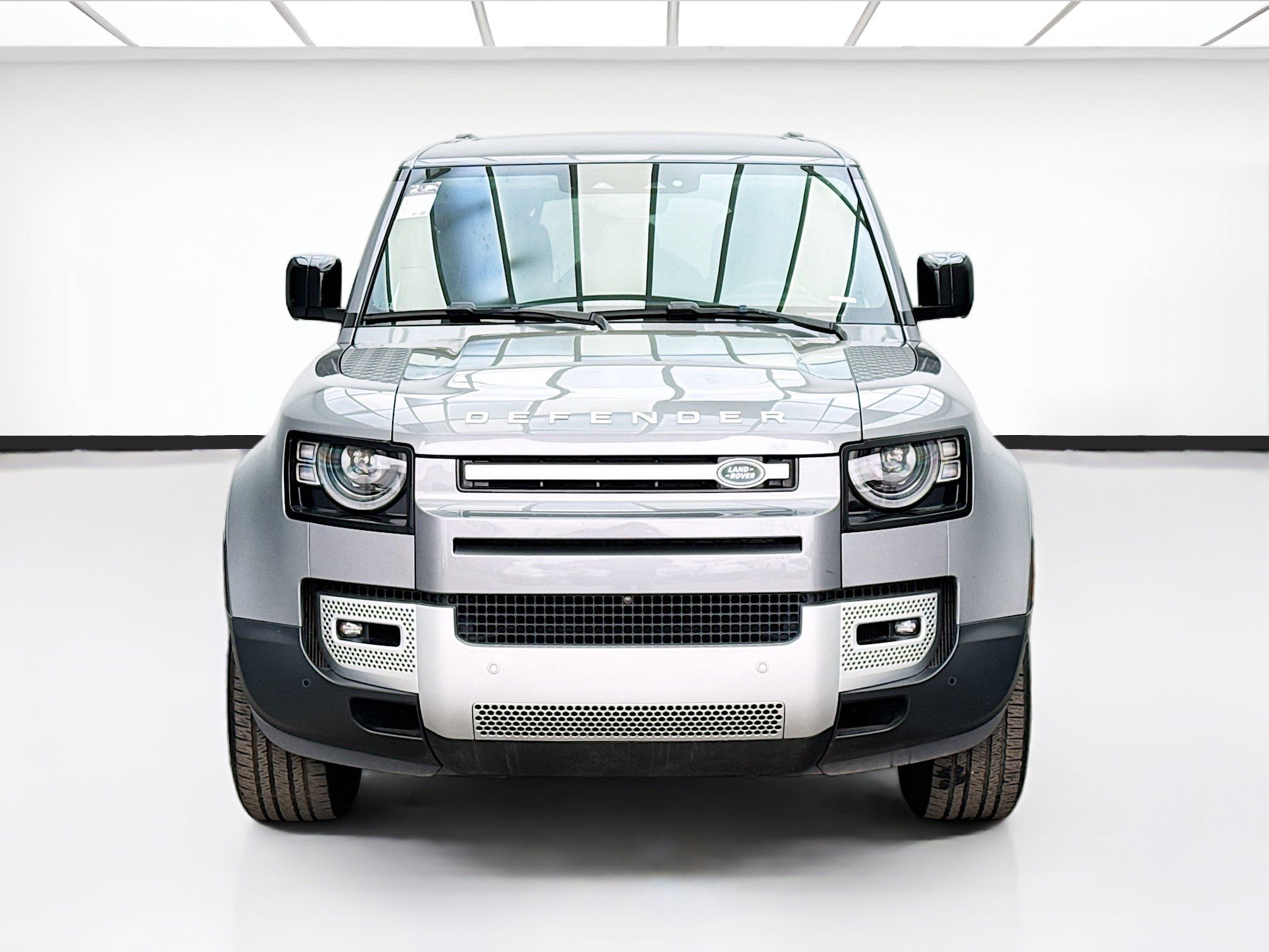 Used 2023 Land Rover Defender 130 SE AWD/4WD image 2