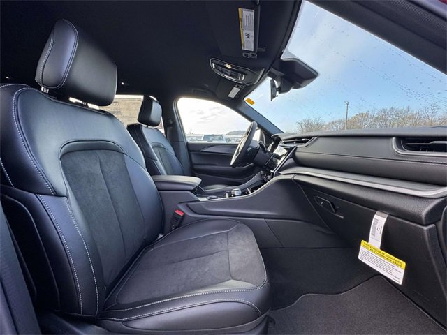 New 2025 Jeep Grand Cherokee L Laredo image 14