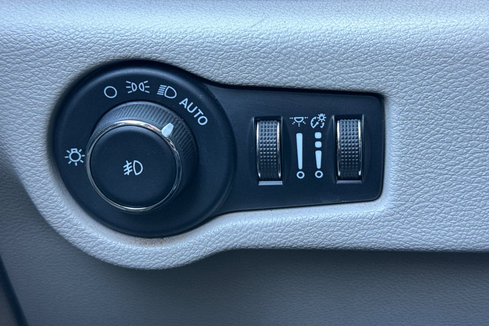 Used 2022 Chrysler Pacifica Touring-L image 39