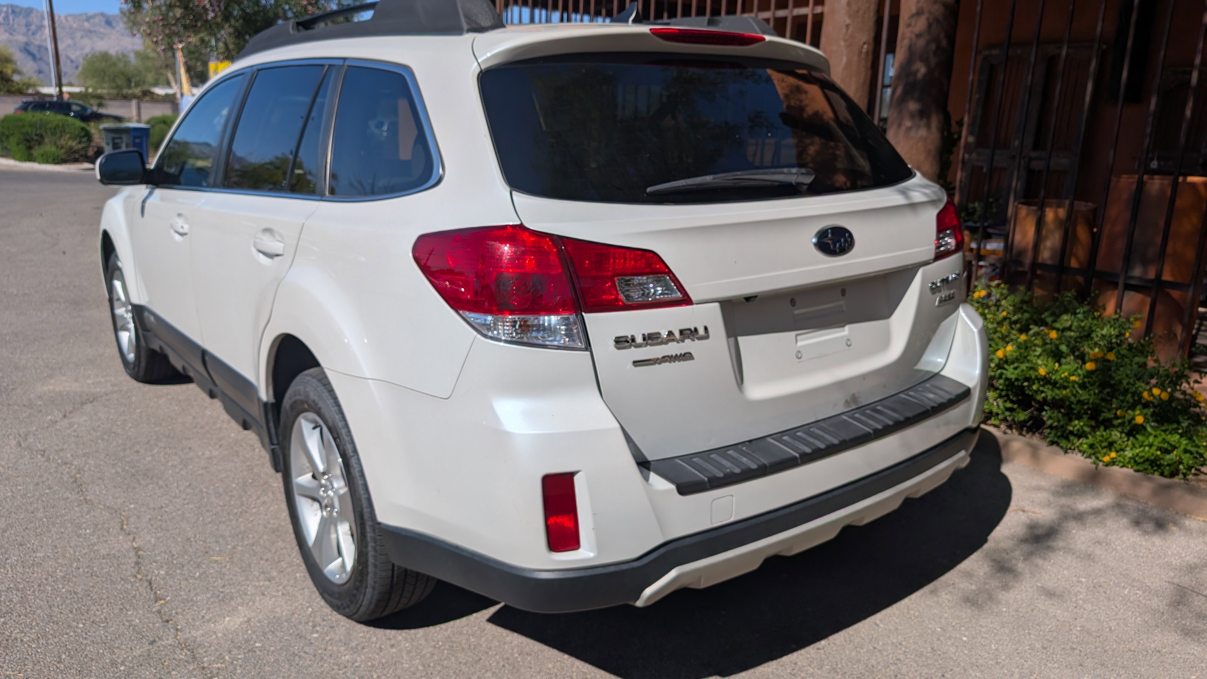 Used 2013 Subaru Outback 2.5i Limited AWD/4WD image 7