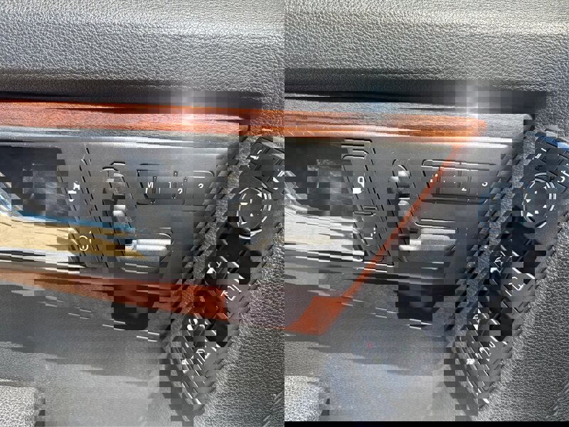 Used 2011 Mercedes-Benz GLK 350 4MATIC image 35