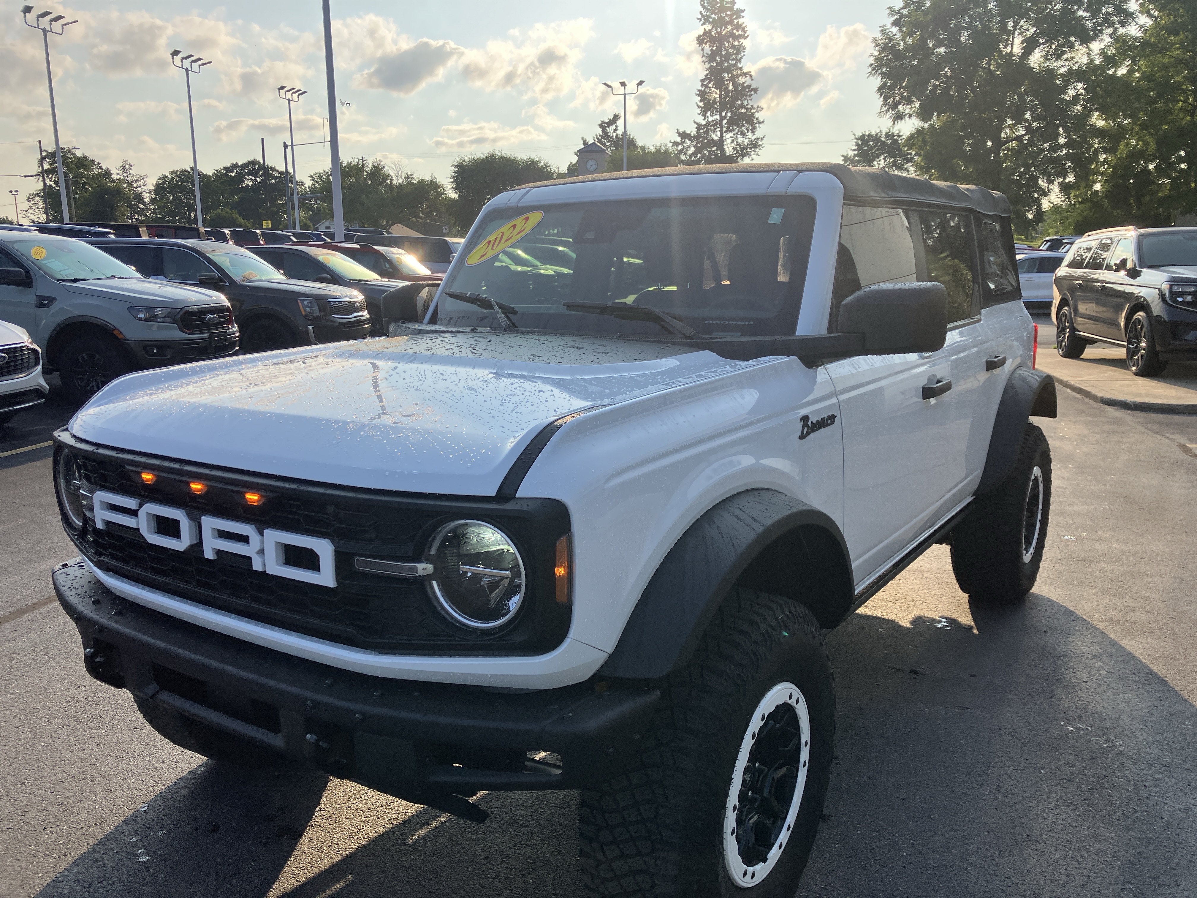 Used 2022 Ford Bronco 4-Door w/ Sasquatch Package AWD/4WD image 3