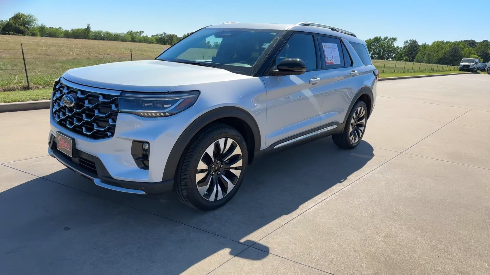 Used 2025 Ford Explorer Platinum w/ LUX Leather Package AWD/4WD image 5