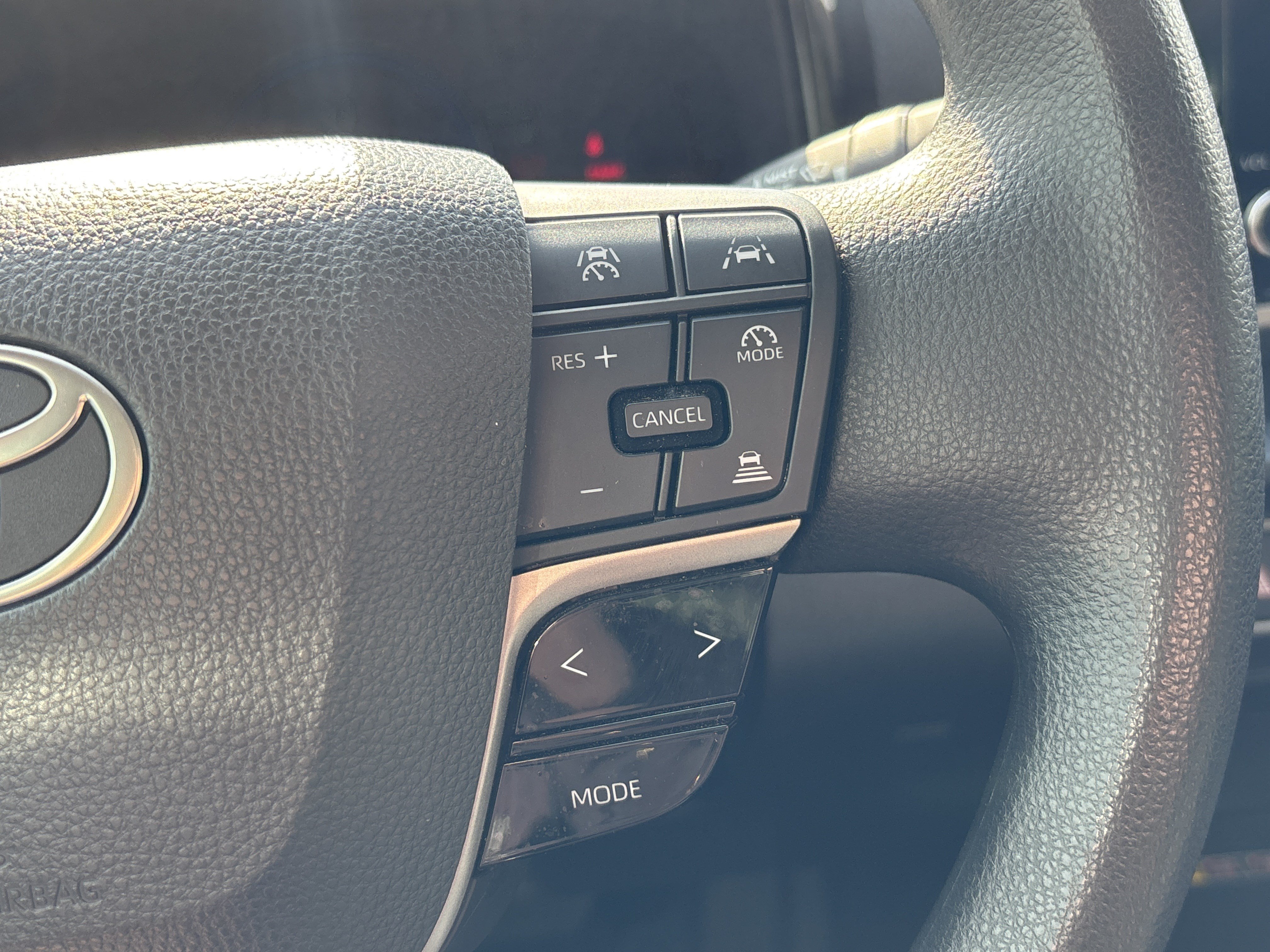 Used 2025 Toyota Camry Hybrid FWD image 19
