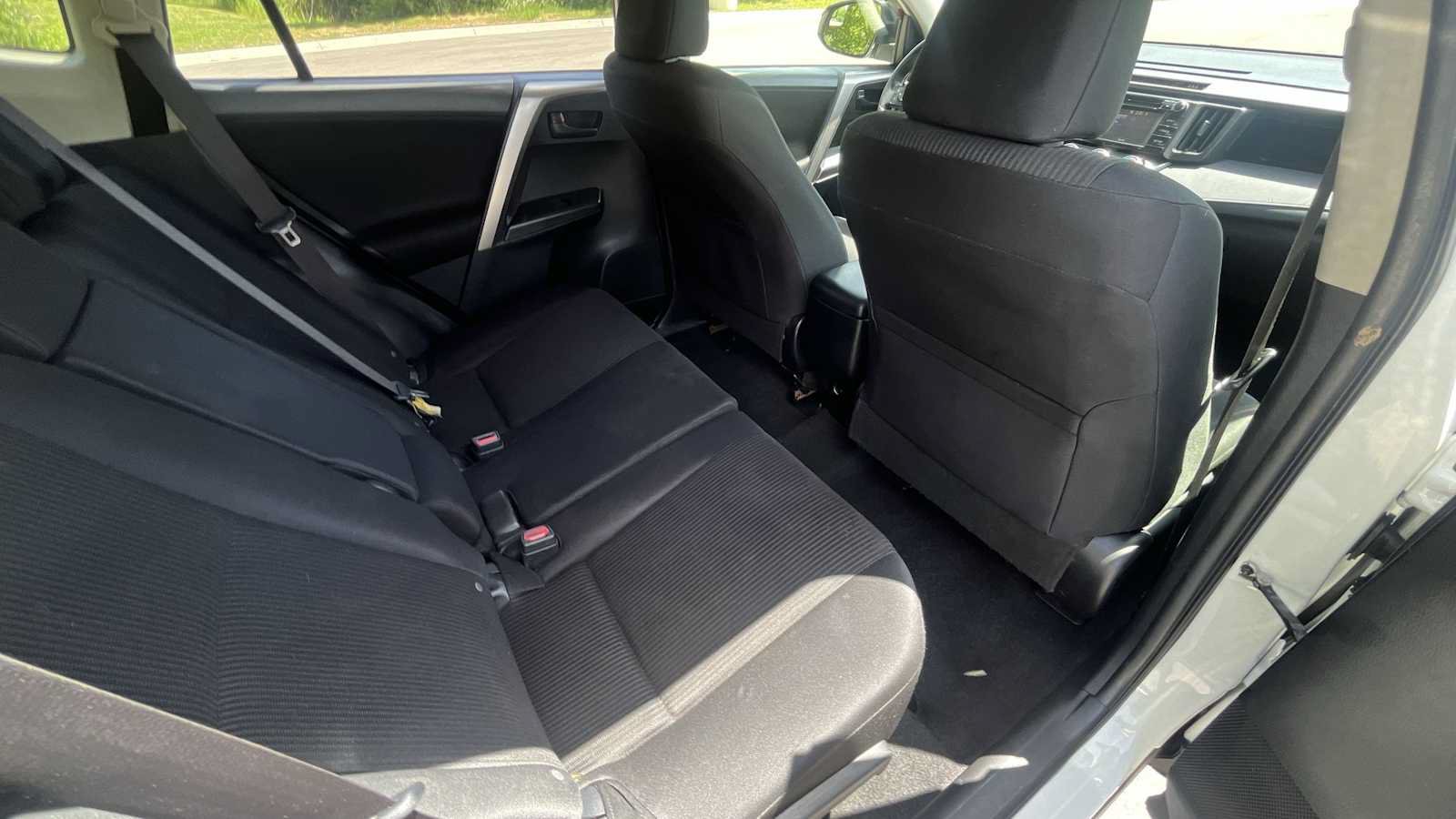 Used 2017 Toyota RAV4 LE AWD/4WD image 12