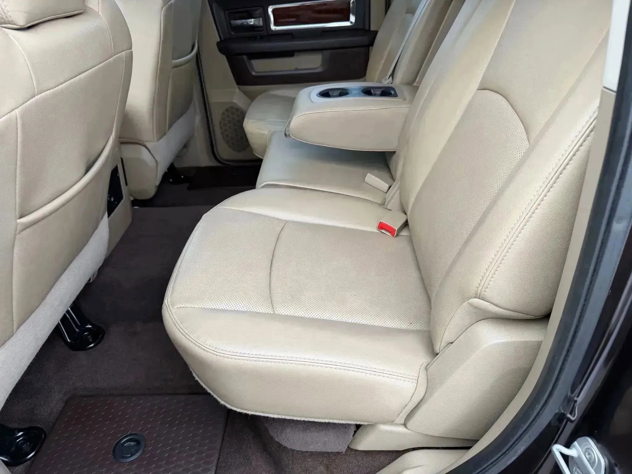 Used 2011 RAM 1500 Laramie AWD/4WD image 10
