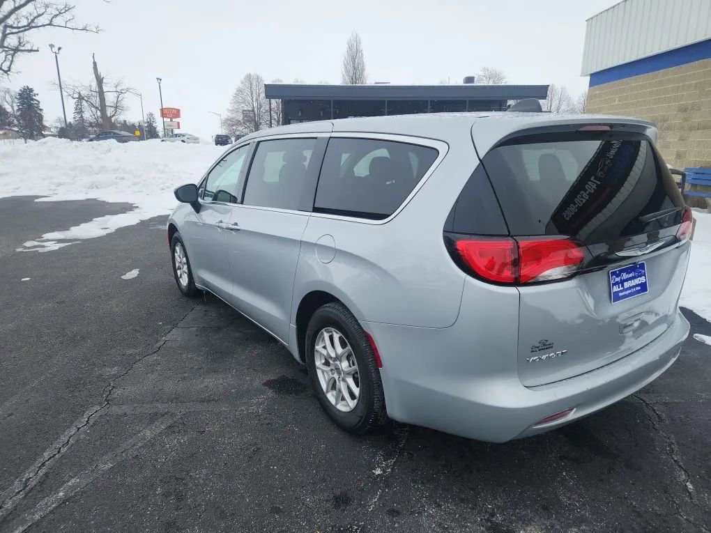Used 2024 Chrysler Voyager LX image 5