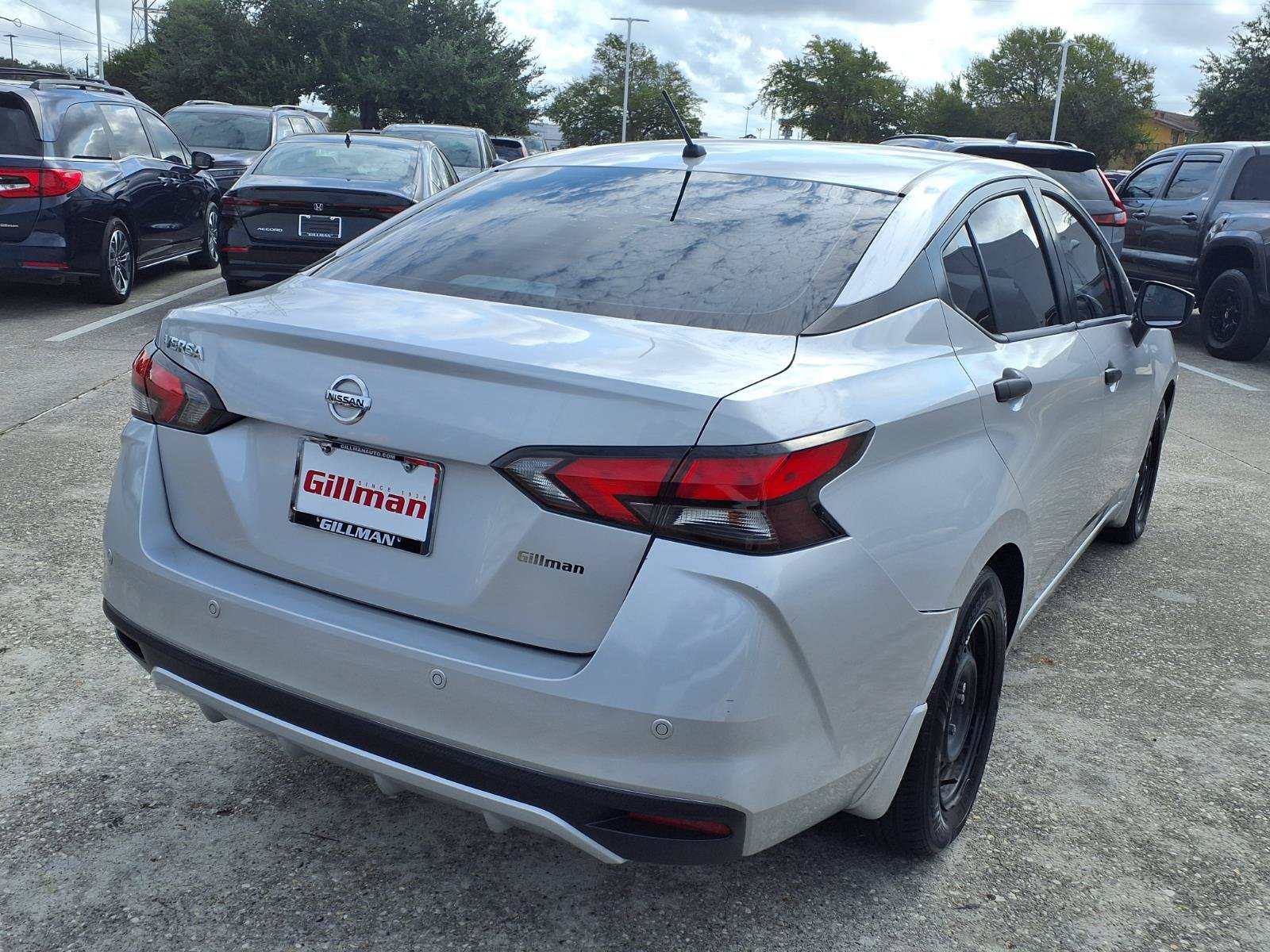 Used 2020 Nissan Versa S FWD image 23