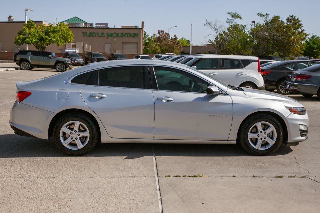 Used 2022 Chevrolet Malibu LS w/ Driver Confidence Package II FWD image 4