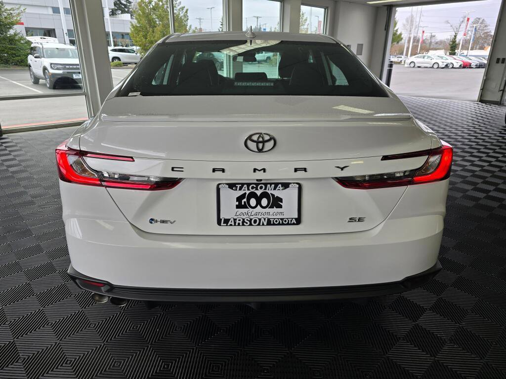 Used 2025 Toyota Camry SE image 4