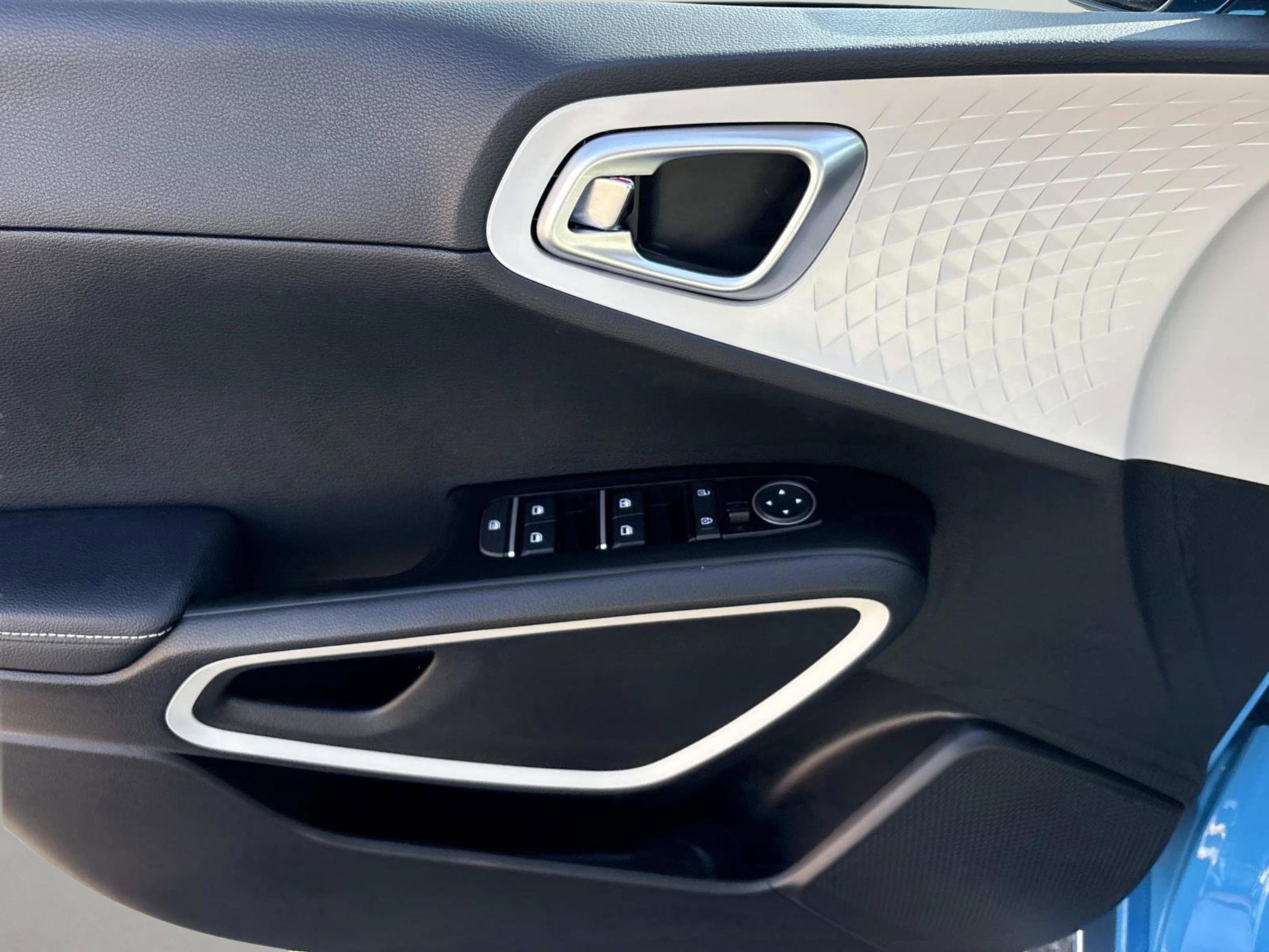 Used 2023 Kia Soul GT-Line image 19