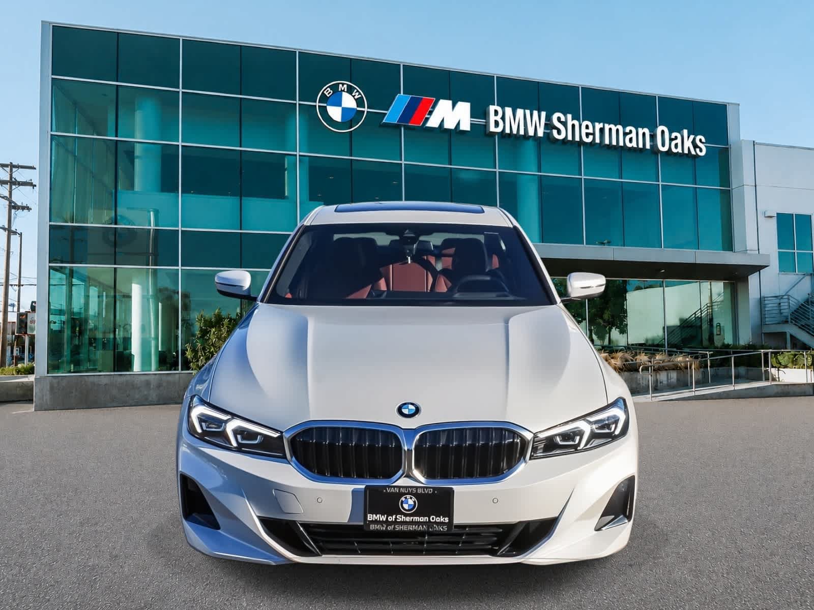 Used 2026 BMW 330i Sedan w/ Premium Package RWD image 2