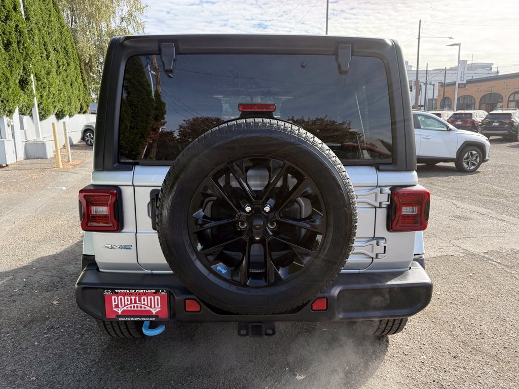 Used 2023 Jeep Wrangler Unlimited Sahara AWD/4WD image 6