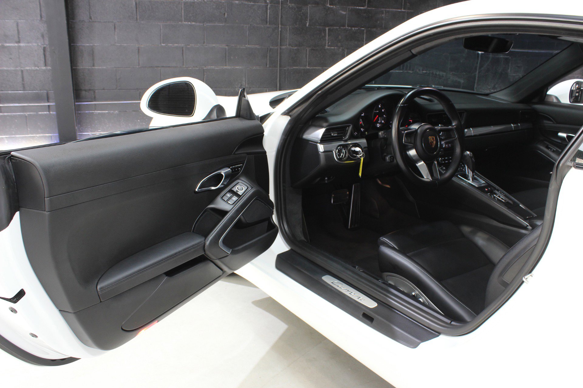 Used 2019 Porsche 911 Carrera RWD image 31