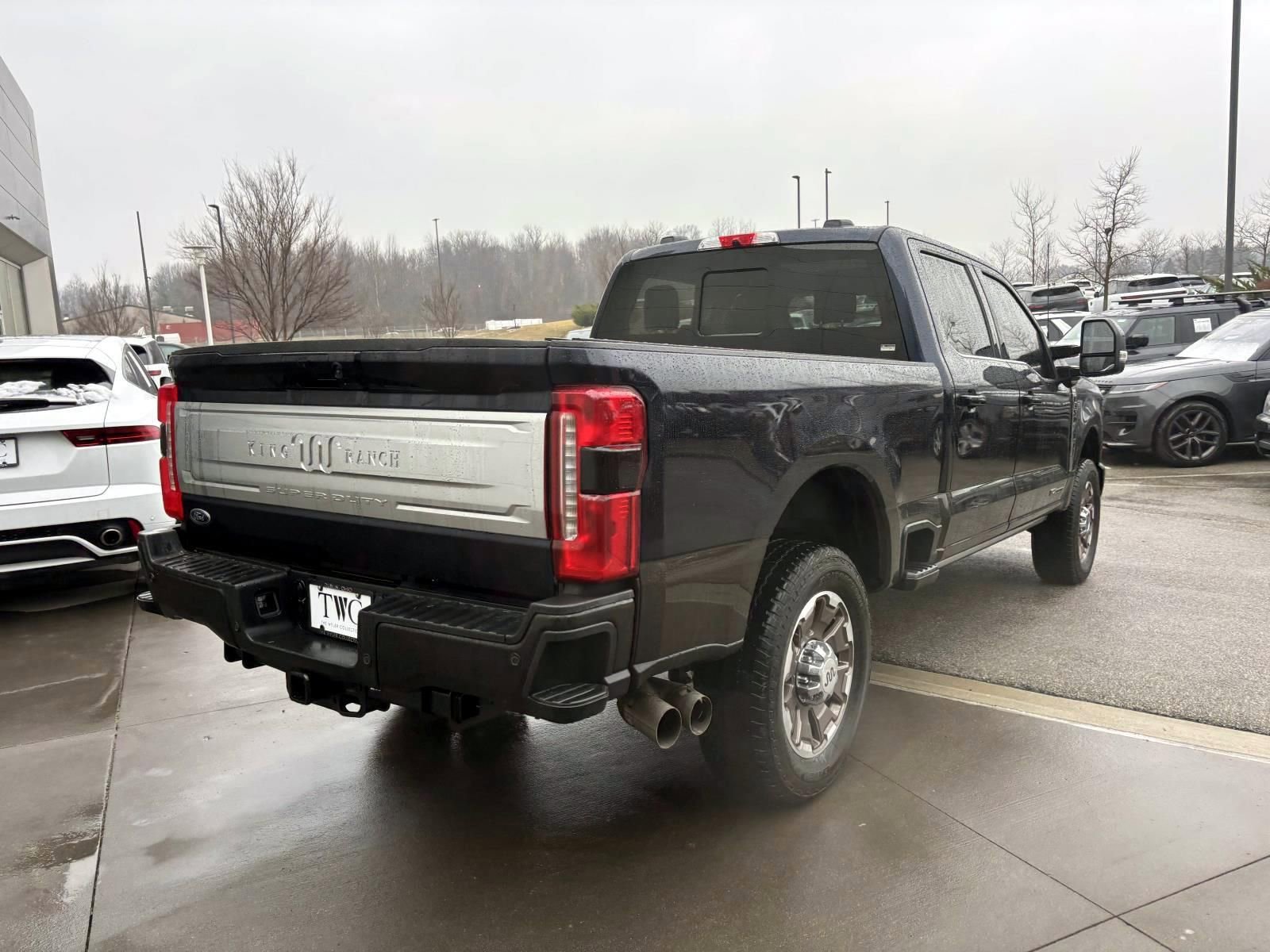 Used 2024 Ford F350 King Ranch w/ FX4 Off-Road Package image 7