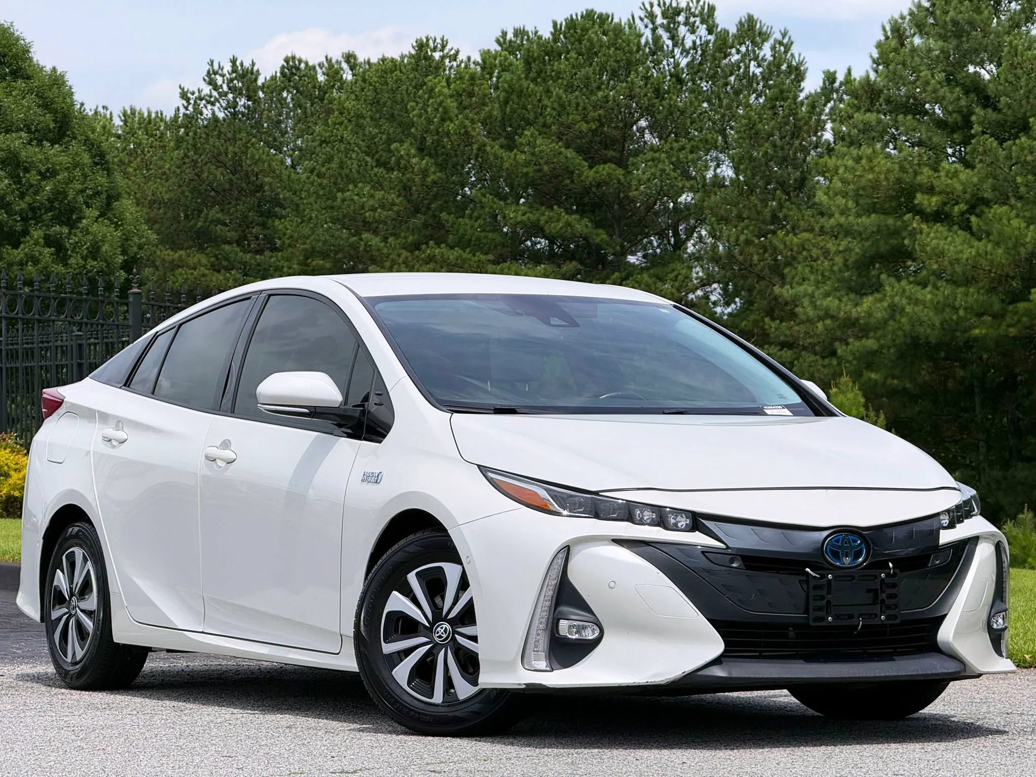 Used 2017 Toyota Prius Prime Advanced FWD image 5