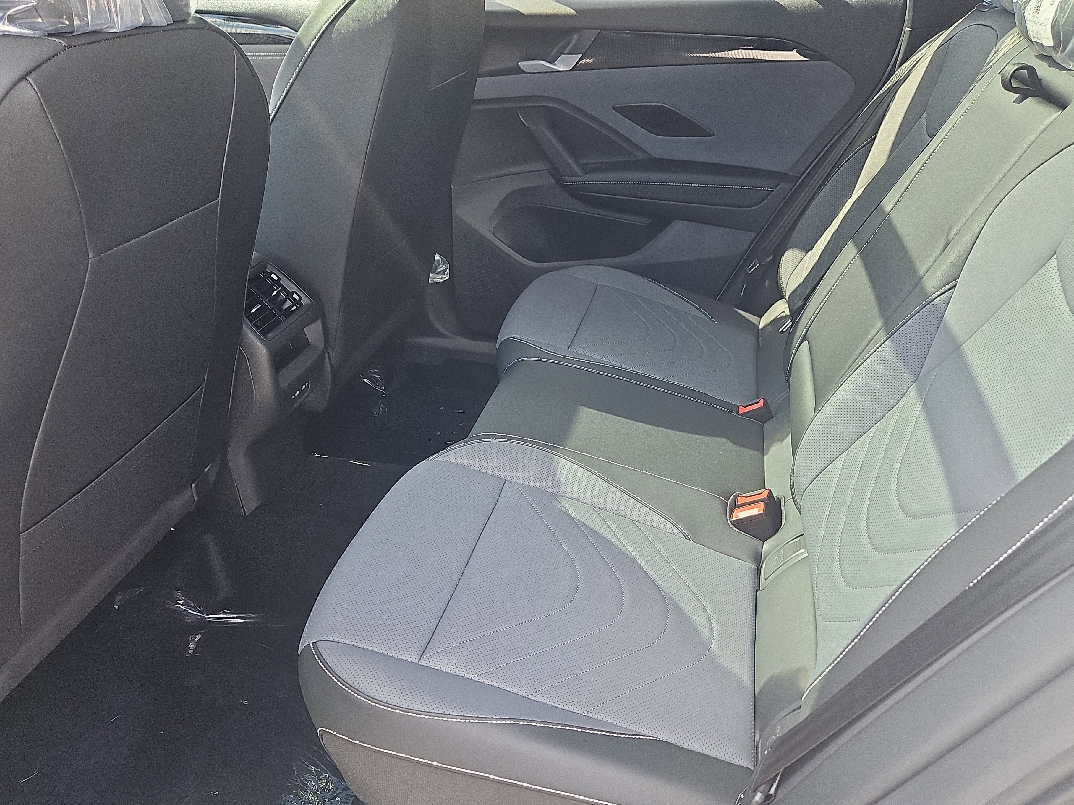 New 2026 Volkswagen Tiguan SE R-Line image 18