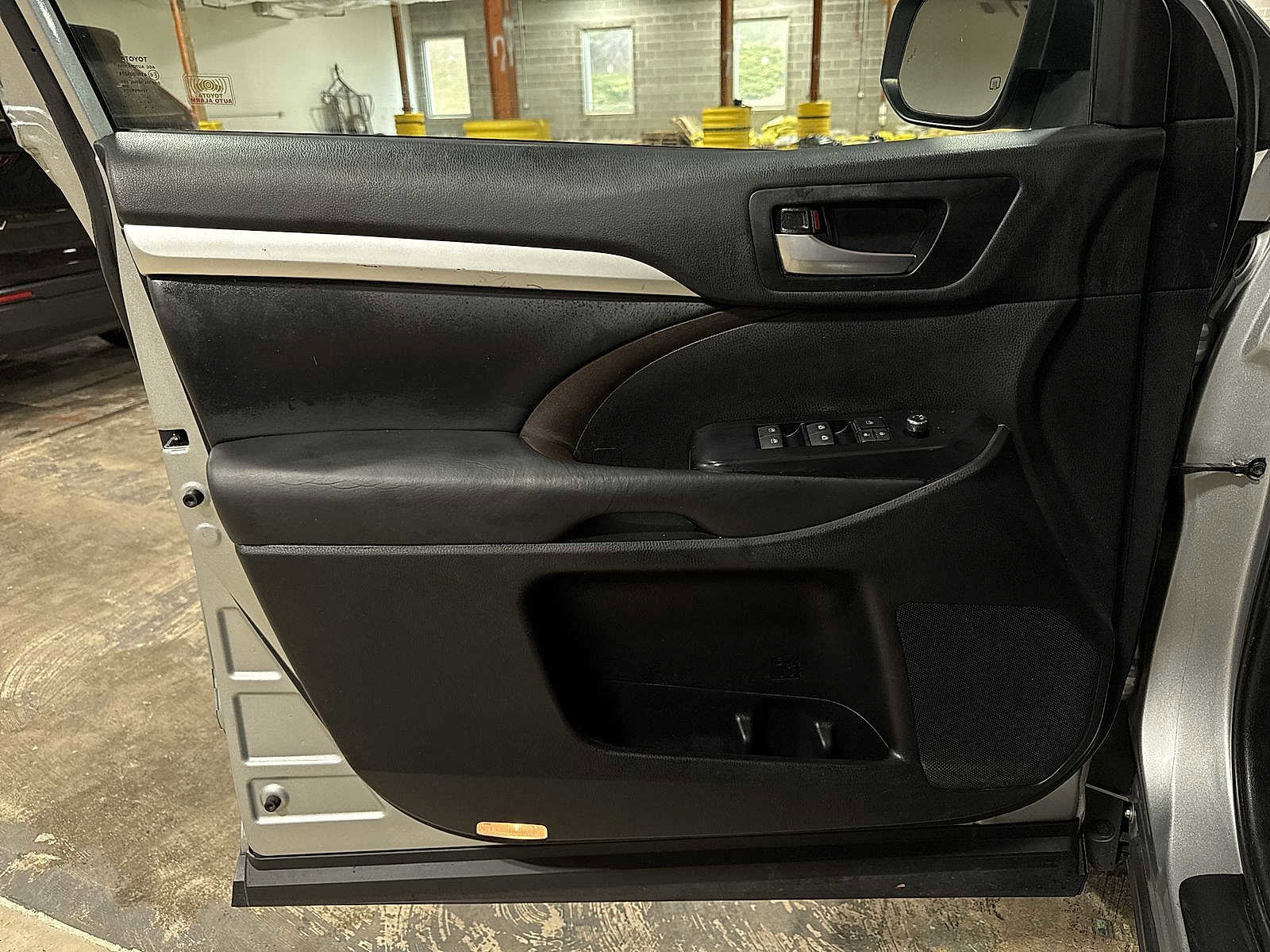 Used 2019 Toyota Highlander XLE image 32