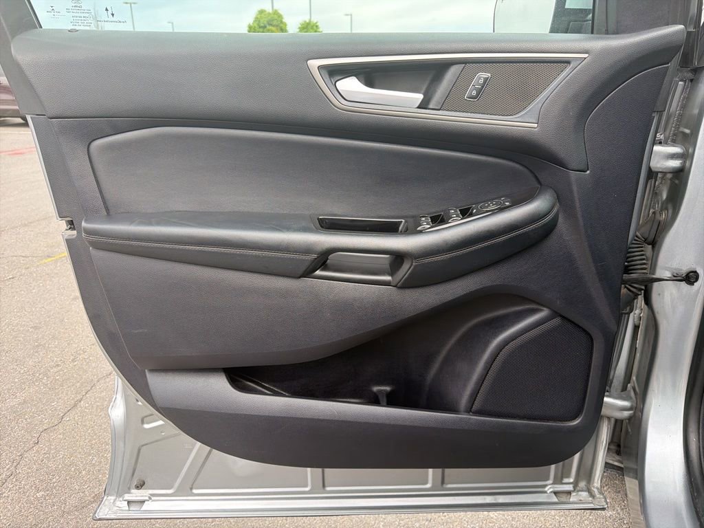 Used 2020 Ford Edge SEL image 5