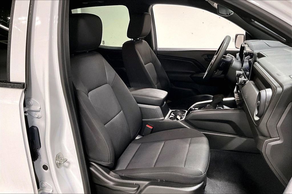 Used 2025 Chevrolet Colorado W/T image 10