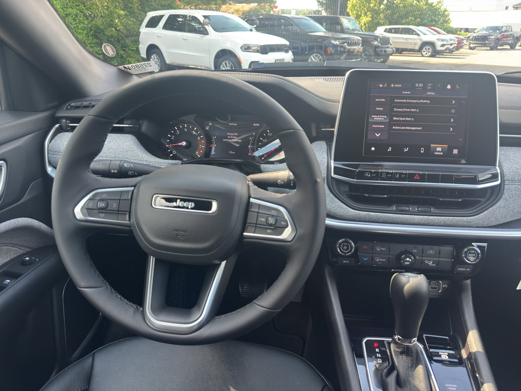 New 2025 Jeep Compass Latitude image 13