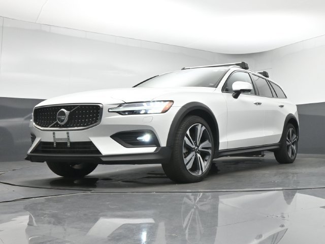 Used 2024 Volvo V60 B5 Cross Country Plus w/ Protection Package Premier AWD/4WD image 12
