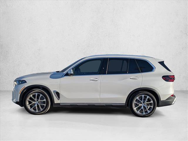 Used 2026 BMW X5 xDrive50e image 9