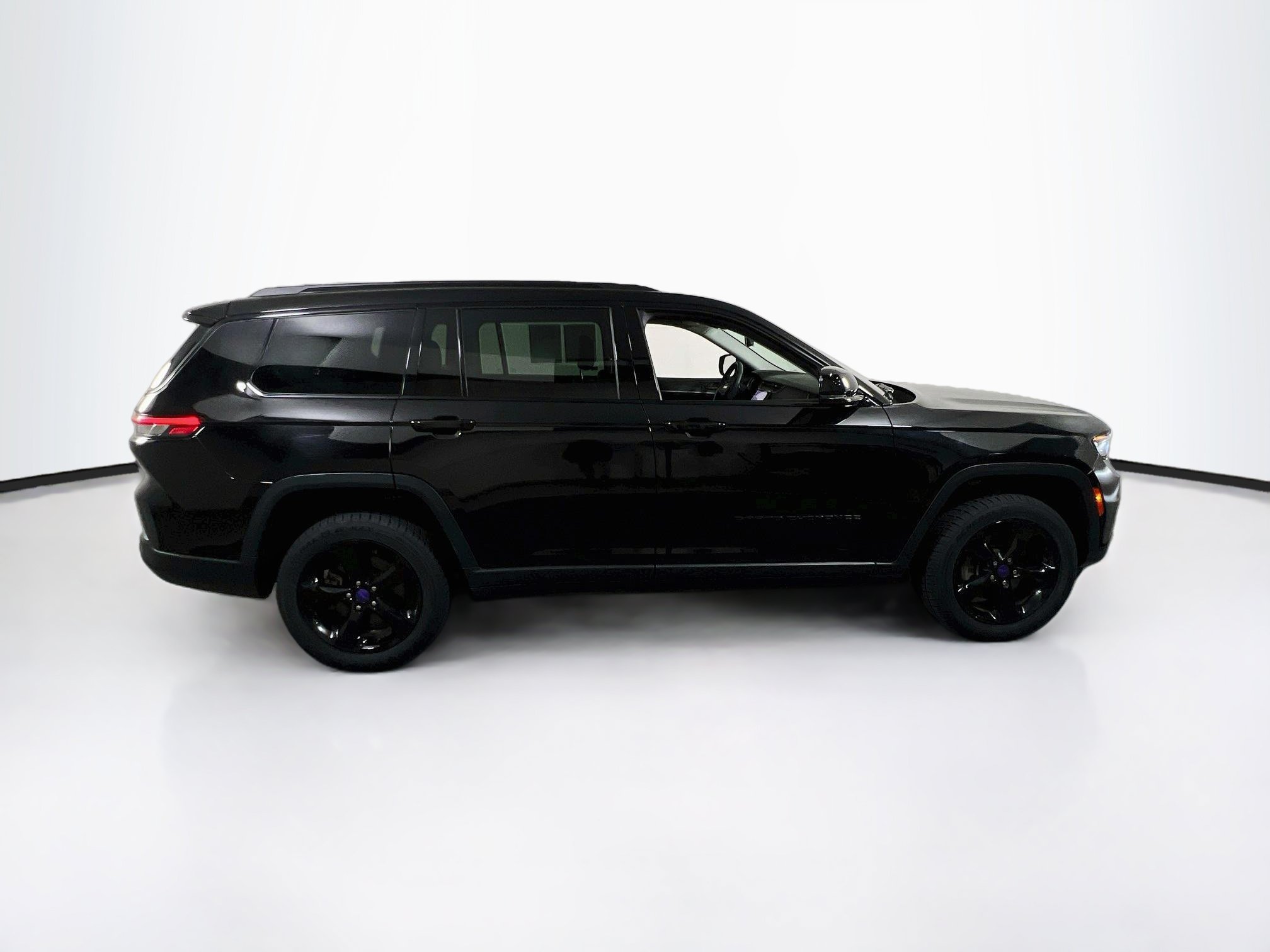 Used 2023 Jeep Grand Cherokee L Limited w/ Black Appearance Package AWD/4WD image 4