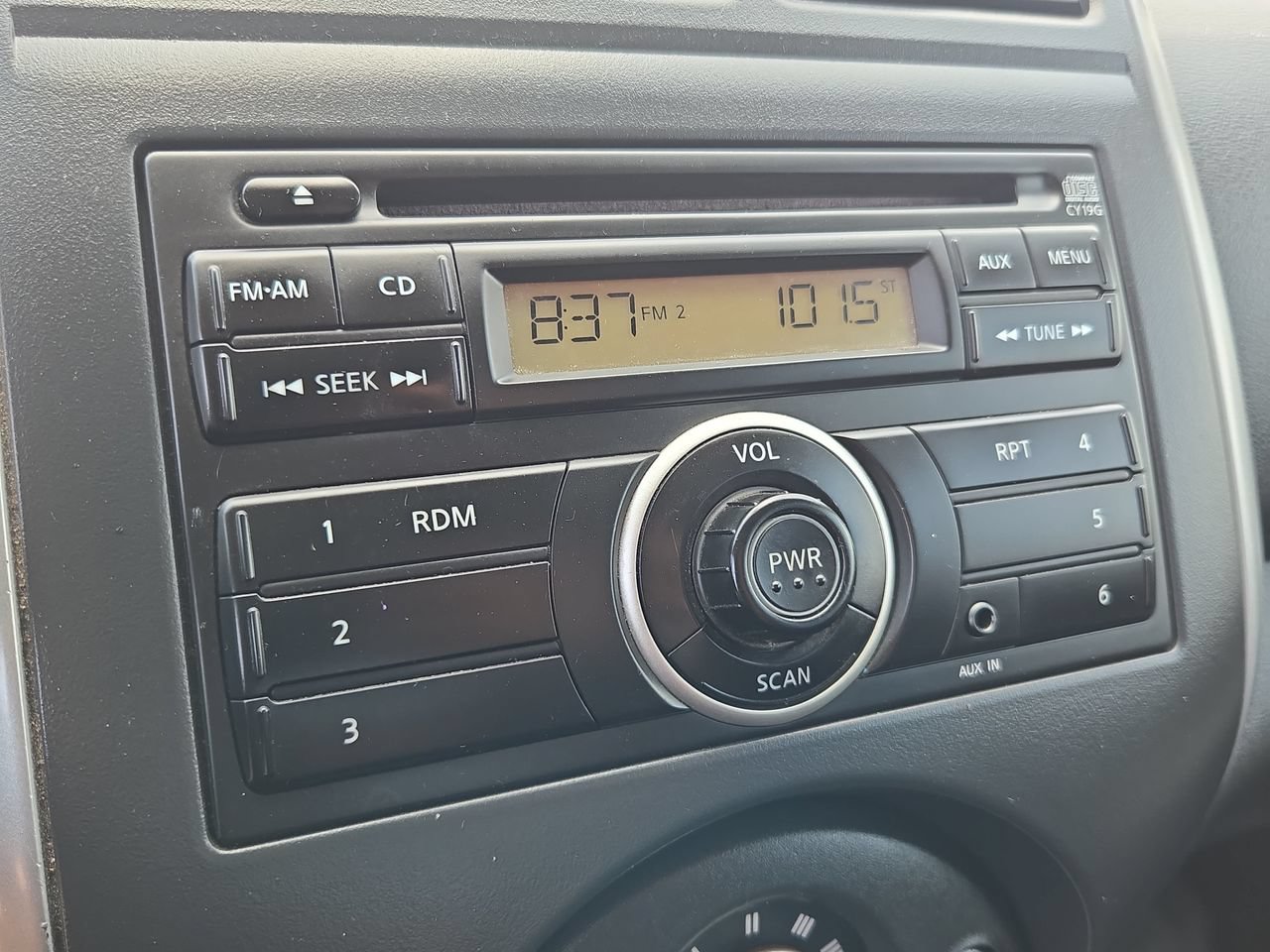 Used 2013 Nissan Versa SV FWD image 21