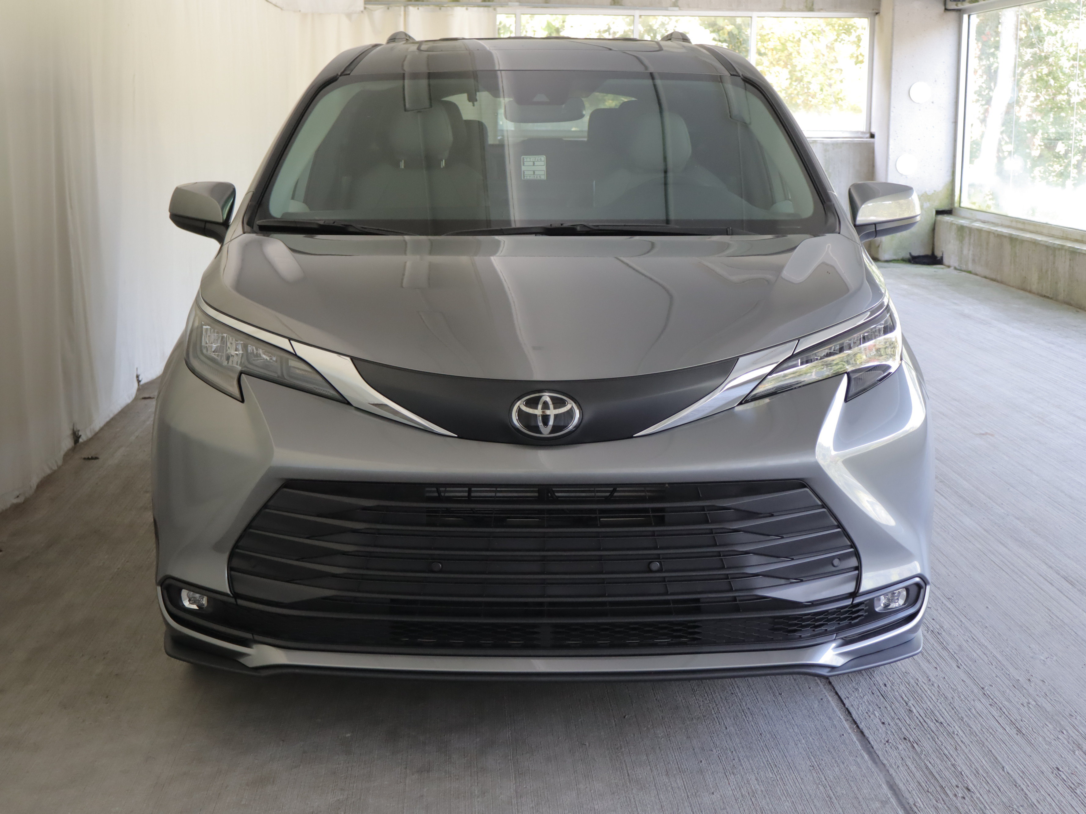 New 2026 Toyota Sienna XLE FWD image 6