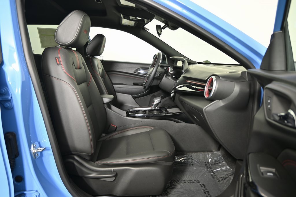 Used 2024 Chevrolet Trax RS w/ Sunroof Package image 13