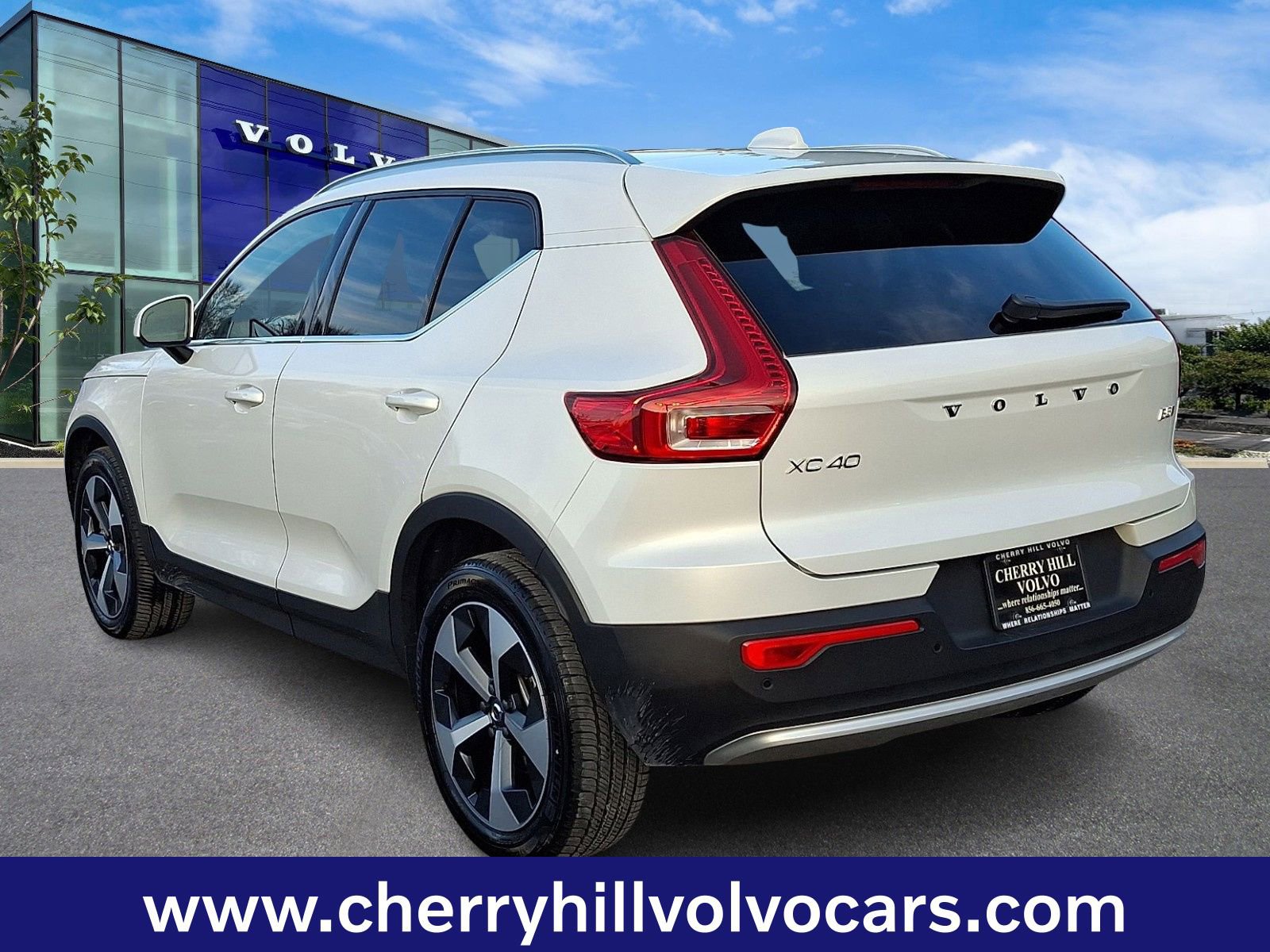 Certified 2025 Volvo XC40 B5 Core w/ Protection Package Premier image 3