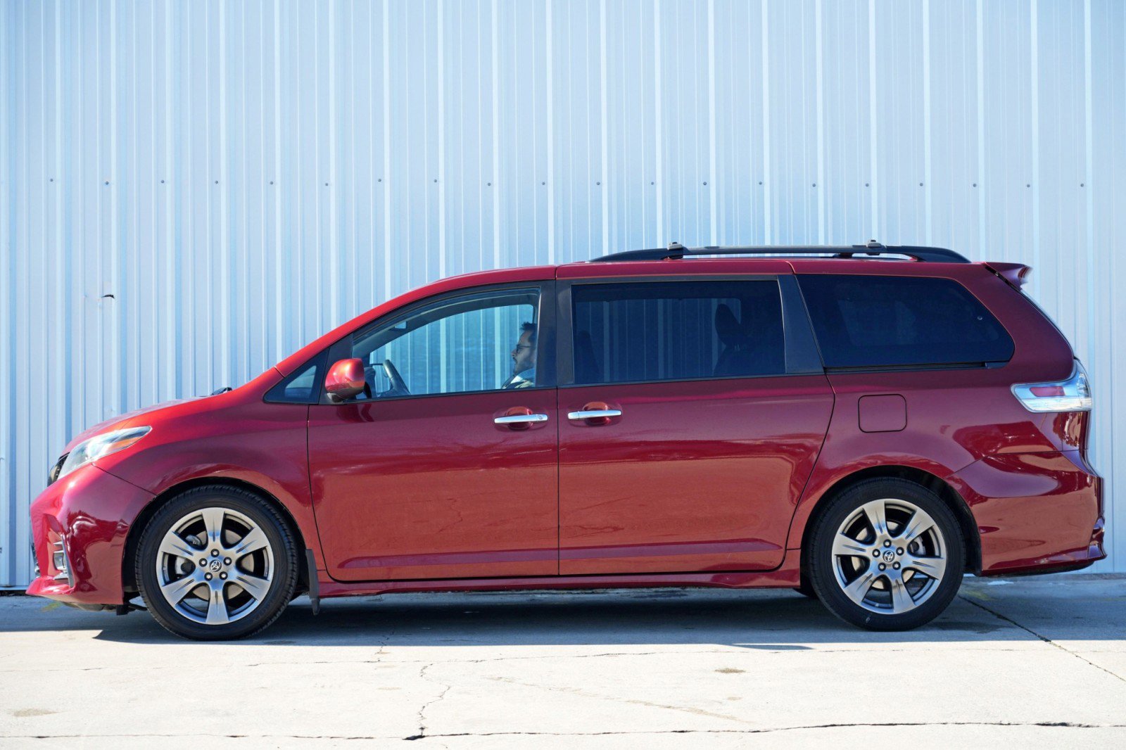 Used 2019 Toyota Sienna SE w/ Carpet Mat Package FWD image 8