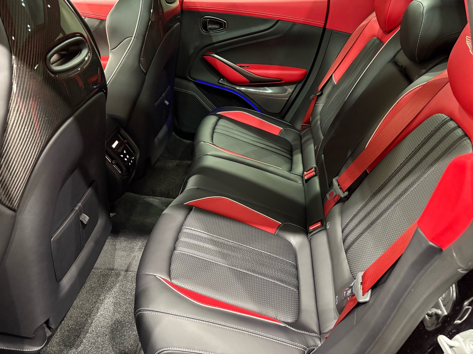 New 2025 Aston Martin DBX 707 image 19