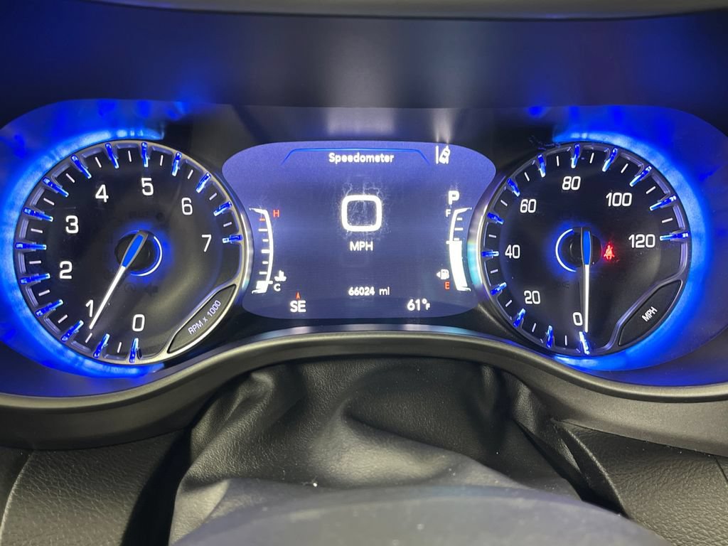 Used 2024 Chrysler Pacifica Touring-L FWD image 21