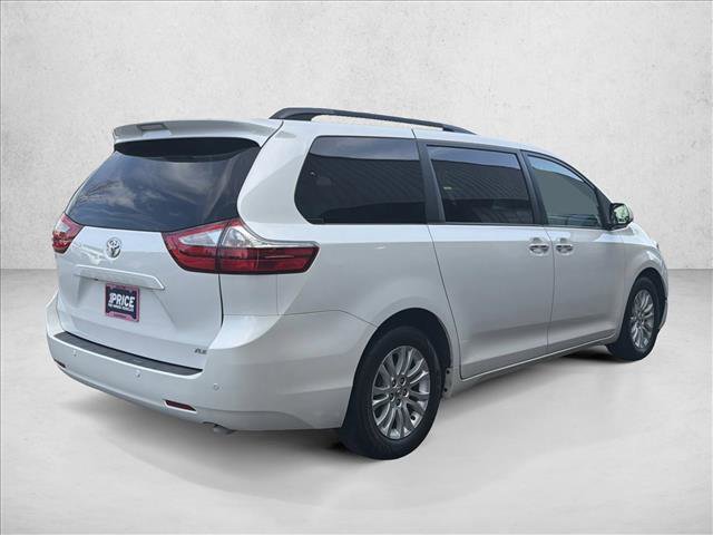 Used 2017 Toyota Sienna XLE Premium image 6