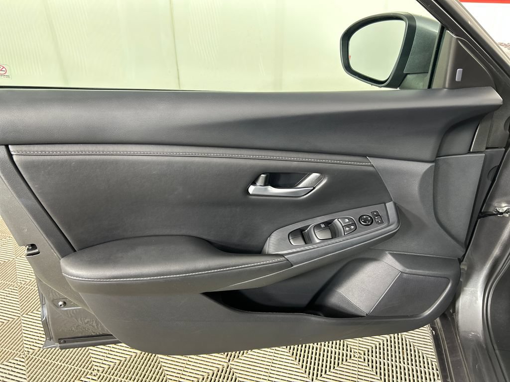 Used 2025 Nissan Sentra SV FWD image 11