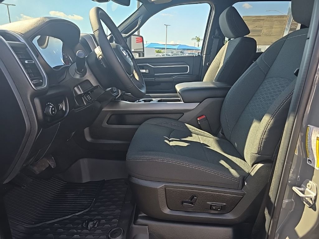 New 2026 RAM 3500 Big Horn AWD/4WD image 29