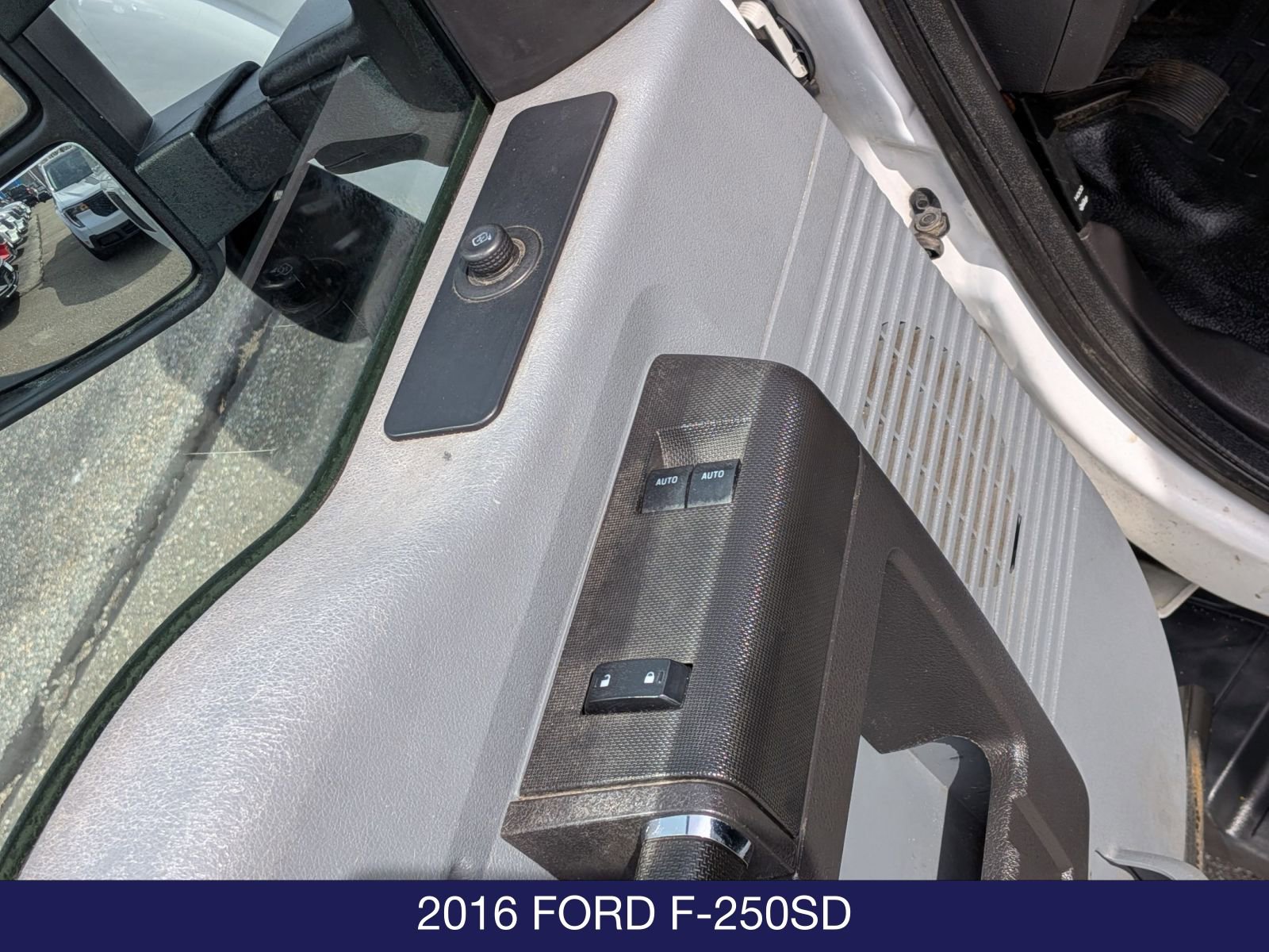 Used 2016 Ford F250 XL w/ Power Equipment Group image 9