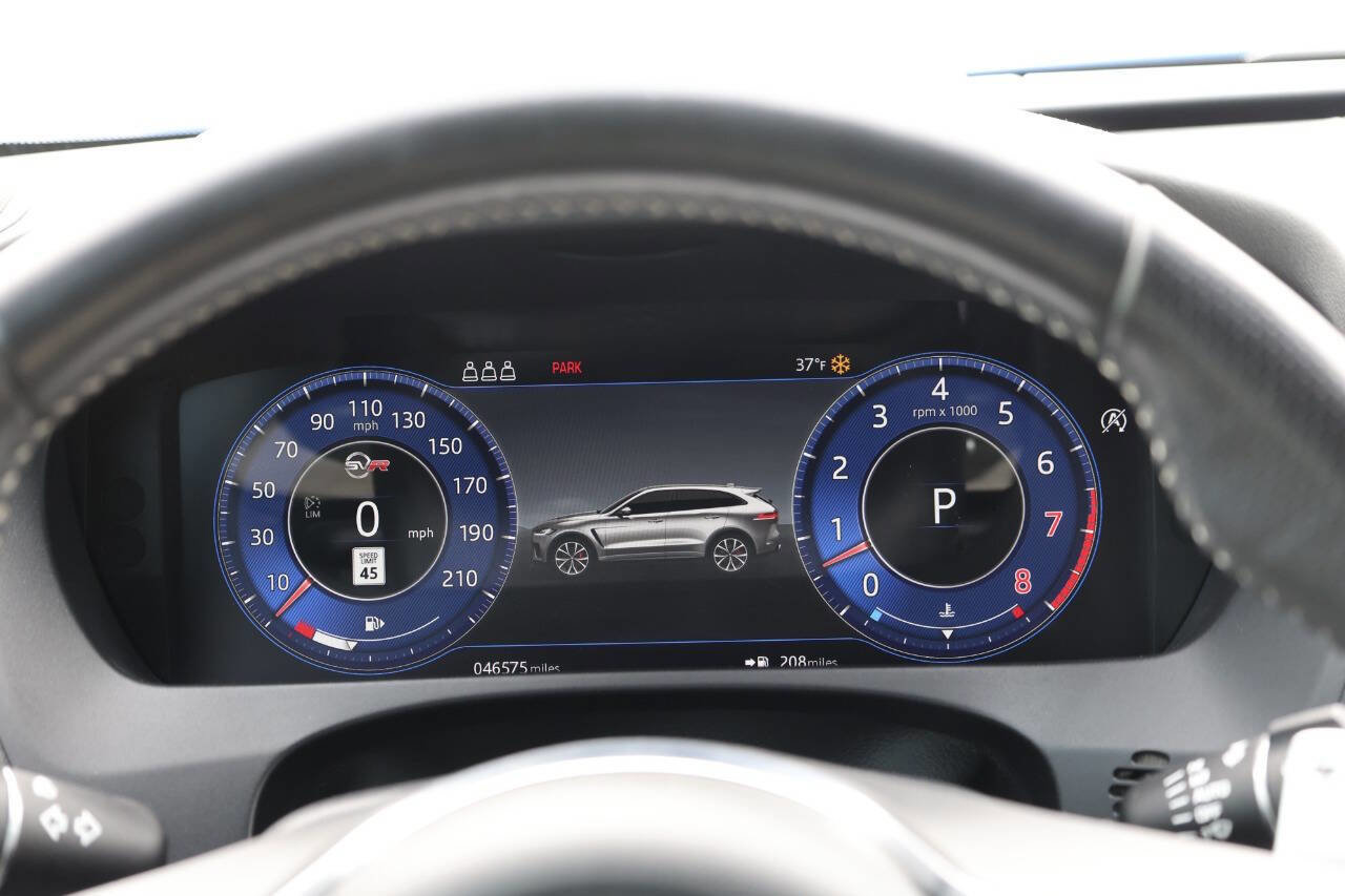 Used 2020 Jaguar F-PACE SVR image 19