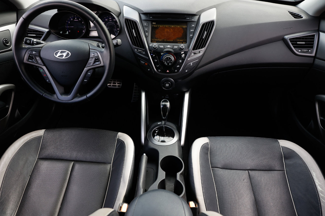 Used 2015 Hyundai Veloster Turbo image 2