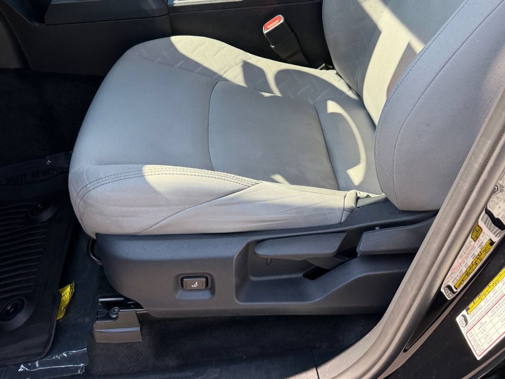 Certified 2025 Toyota Tacoma SR5 AWD/4WD image 25