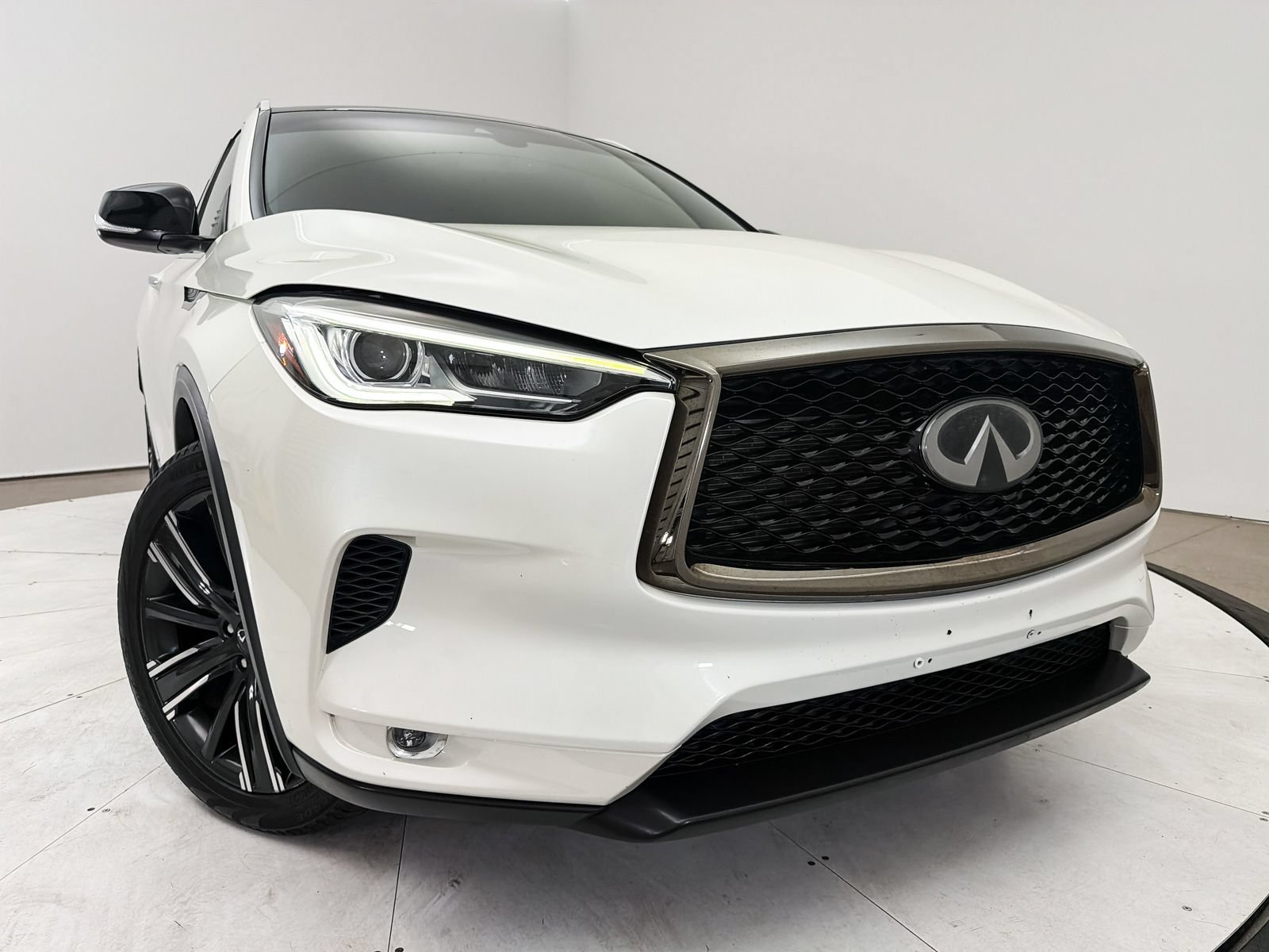 Used 2021 INFINITI QX50 Luxe w/ Appearance Package FWD image 2