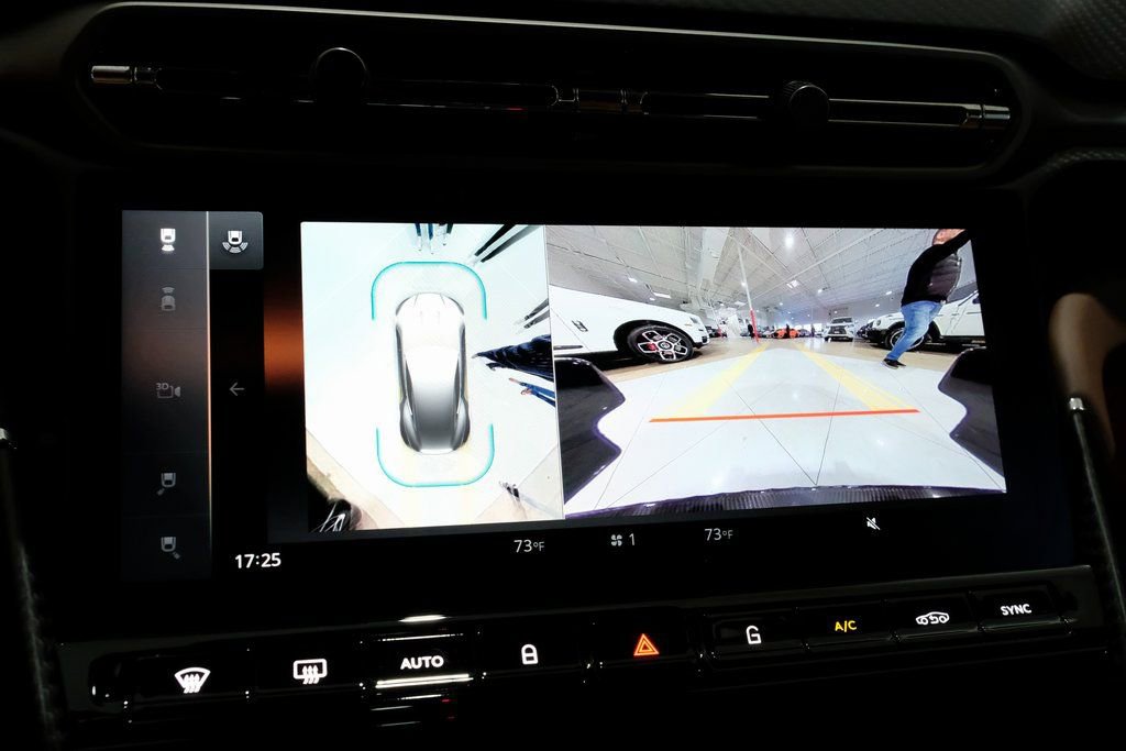 Used 2025 Aston Martin Vanquish RWD image 15