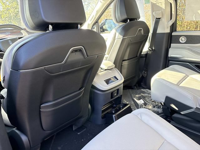 New 2026 Lincoln Navigator L Reserve w/ Jet Appearance Package AWD/4WD image 17