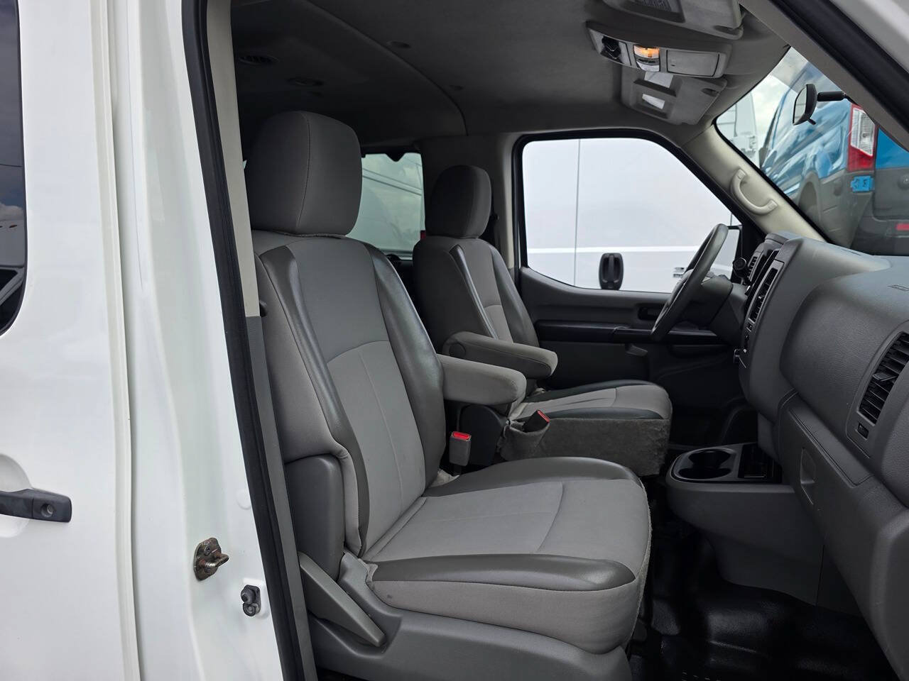 Used 2018 Nissan NV 3500 S RWD image 10